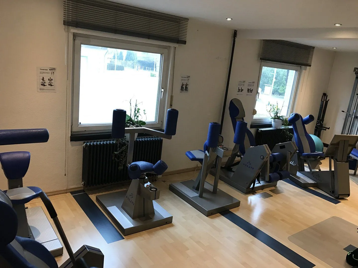 Trainingsraum mit Geräten